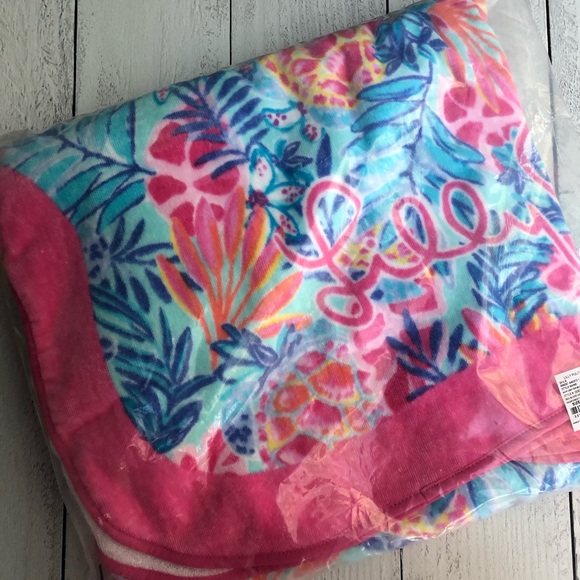 Lilly Pulitzer Critter Beach Towel NWT - Picture 3 of 3